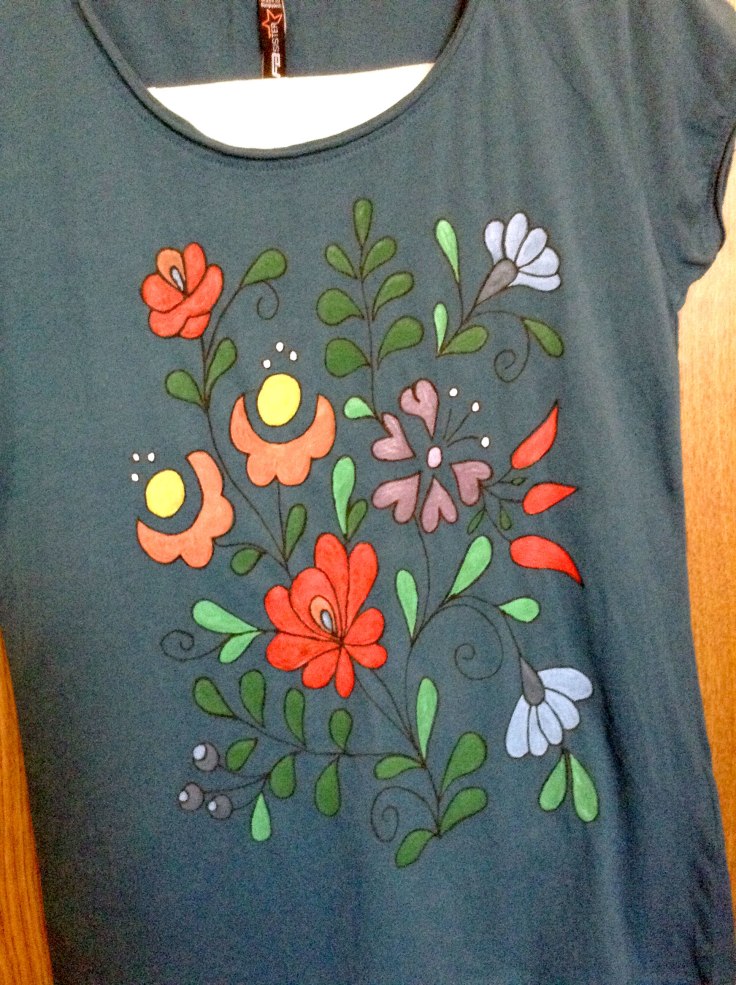 hungary_embroidery_T-shirt_1